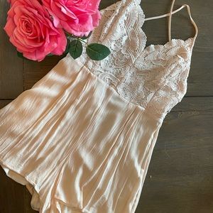 Vestique size M Blush pink lace Romper